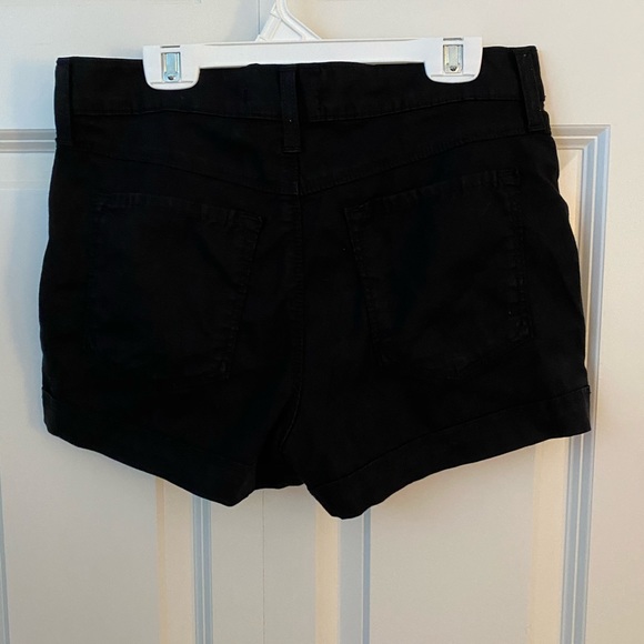 Black shorts - kinda stretchy - Picture 3 of 3